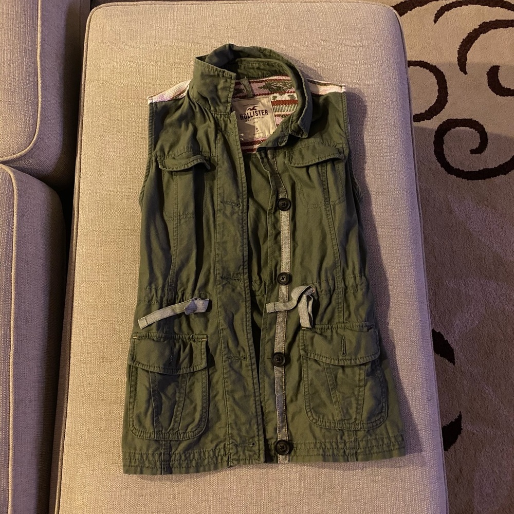 Hollister vest, never worn!
